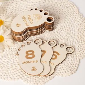 Tarjetas de hitos para bebés con huellas grabadas a láser, marcadores mensuales de madera únicos, set de regalo estético para recién nacidos - Product Image 1