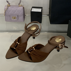 รองเท้าส้นสูงสไตล์ยุโรปและอเมริกา ดีไซน์หัวแหลม เปิดนิ้วเท้า แฟชั่นฤดูร้อนคุณภาพสูง - Product Image 1