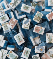 En gros, expédition rapide : Ensemble de voyage et de divertissement portable de luxe personnalisé en acrylique gravé, 4 couches, 160 pièces, thème Océan d'été américain