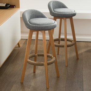 Taburetes de mostrador de cocina de espalda baja clásica rústica nórdica, silla de cocina, silla de <span class=keywords><strong>Bar</strong></span> de madera de goma, taburete de <span class=keywords><strong>Bar</strong></span> giratorio de madera con reposapiés - Product Image 1