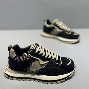 Son modernos, ligeros y transpirables. Los zapatos para hombre son calzado deportivo y para correr que es moderno, versátil y casual. - Product Image 1