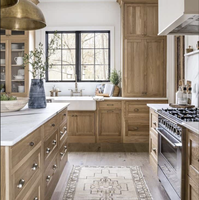 Ensemble d'armoires de cuisine de style américain classique avec îlot, design Shaker blanc crème et moulures de plafond, sur mesure pour la maison