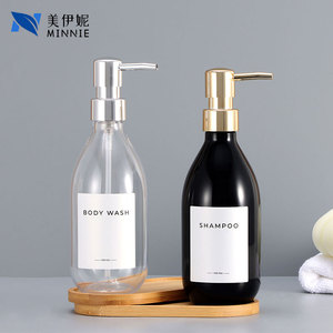 Bouteille distributrice transparente givrée Minnie 500 ml avec pompe pour shampoing, gel douche, savon pour les mains - Product Image 2