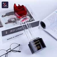Trophée en Cristal K9 Personnalisé en Forme de Torche Rouge Transparent avec Base Noire Prix Souvenir Créatif pour Cadeaux Technique Polie