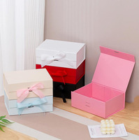 Boîte d'emballage de bijoux en papier de luxe en forme de livre personnalisée petite boîte cadeau magnétique avec ruban