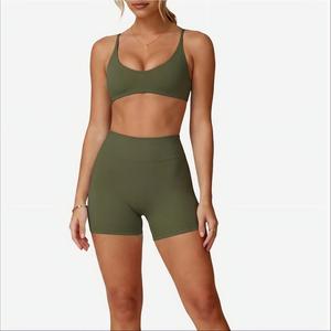Sujetador deportivo para mujer al por mayor con cuello en V, tirantes finos, espalda hueca con doble diseño cruzado, acolchado, para yoga, gimnasio, correr y entrenamiento, tipo crop top - Product Image 3