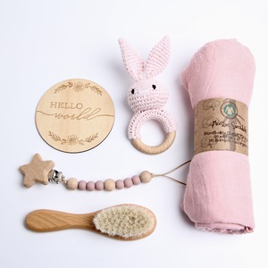 Luckykoo Coffret Cadeau 6 Pièces Hochets Animaux Super Doux pour Nouveau-né, Coffret Cadeau Bavoirs et Accessoires Cheveux pour Bébé, Cadeau de Naissance - Product Image 3