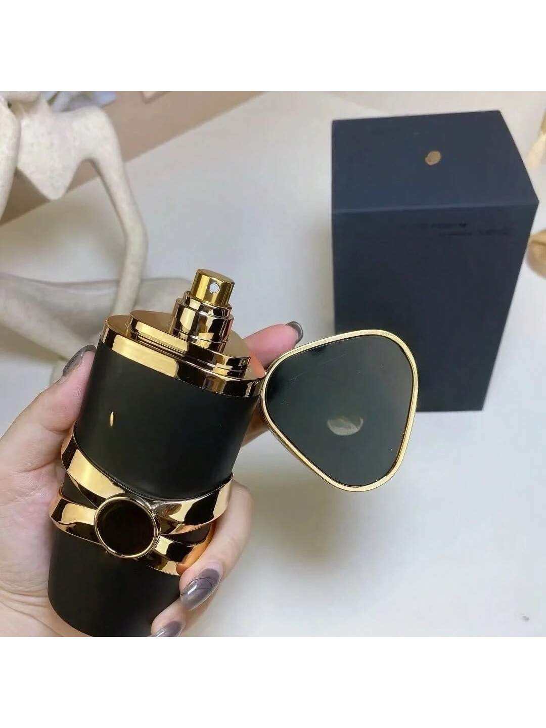 ลาตาฟา-ดำ