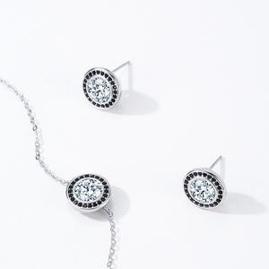 Pendientes y pulsera de plata de ley S925 retro de lujo con circonitas negras y blancas, un conjunto de joyería de estilo punk moderno y a la moda. - Product Image 2