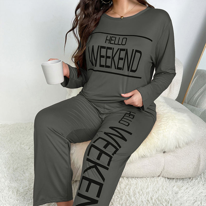 สีเทาเข้ม