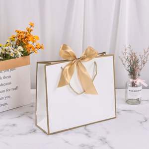 Bolsa de Papel para Compras con Estampado en Caliente, Bolsa de Papel de Lujo Personalizada para Ropa, Fiestas, Color Rosa y Blanco, para Regalo con Asa de Listón - Product Image 1