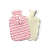 Bouteilles d'eau chaude en peluche avec logo personnalisé et housse douce à carreaux pour la thérapie thermique et le soulagement de la douleur