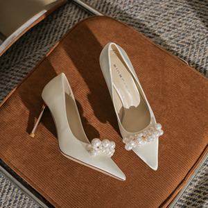 Zapatos de tacón para mujer, de satén ligero, con puntera de diamantes de imitación, para bodas y fiestas, estilo slip-on, para invierno y discoteca - Product Image 5