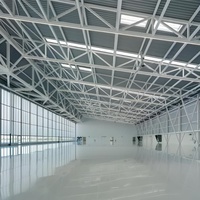 Nave Industrial Prefabricada de Gran Envergadura con Estructura de Acero Industrial y Diseño Personalizable para Uso Pesado