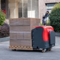 Transpalette électrique à conducteur sur pied 2 tonnes Running King RK29 avec batterie au lithium pour entrepôt
