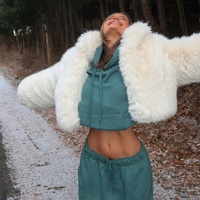 Abrigo de invierno de piel sintética de zorro blanco teñido ecológicamente, con cuello corto, grueso y afelpado, para mujer, venta al por mayor, ropa de abrigo de moda.