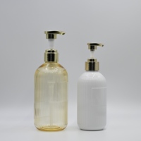 Bouteille Pompe PET Rayée Verticale 300ml 500ml Ambrée Transparente Blanche pour Shampooing, Pompe à Lotion Dorée, Sérigraphiée, Vierge