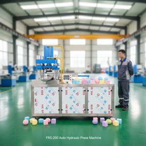 Prensa de bloques de sal de cuatro columnas, máquina hidráulica servo para hacer bombas de baño, equipo automático con control PLC y pantalla táctil, con engranajes de rodamiento. - Product Image 2