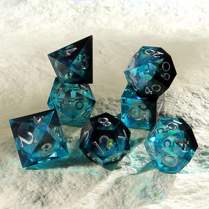 סט קוביות שרף חדש לסיטונאות, 7 יחידות, עם לוגו מותאם אישית, למשחקי תפקידים (<span class=keywords><strong>RPG</strong></span>) דאנג'ינס אנד דראגון, בצבע כחול, קוביות שרף בעלות קצוות חדים, בצורת פוליהדרלית, למשחק. - Product Image 1