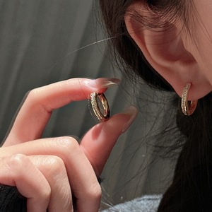 Pendientes Geométricos Vintage de Plata S925 para Otoño/Invierno - Product Image 3