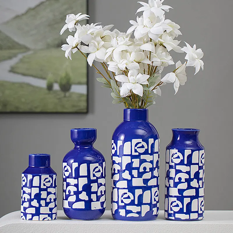 中国のモダンなデザインセラミック花瓶卸売アンティーク陶器青と白の磁器花瓶家庭用、結婚式の装飾