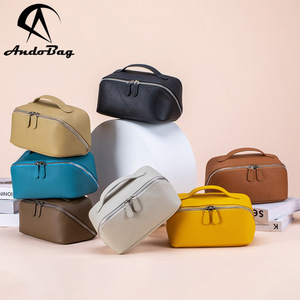 กระเป๋าเครื่องสำอางหนังวัว AndoBag รุ่นใหม่ แฟชั่น ทันสมัย ใช้งานได้จริง สำหรับผู้หญิง พกพาสะดวก เหมาะสำหรับการเดินทางและกิจกรรมกลางแจ้ง - Product Image 1