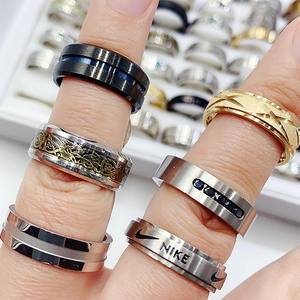 2025 Vente en Gros Mode Abordable Stocks Clairs <span class=keywords><strong>Prix</strong></span> Usine Bagues Homme en Acier Inoxydable Personnalisées avec Designs Variés et Tailles Assorties - Product Image 4