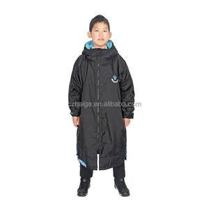 Individuelles wasserdichtes langärmliges recyceltes Wechselbad Trockenkleid Kinder trockenkleidjacke Surf-Poncho-Mantel