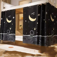 Tirai Tempat Tidur Asrama Mahasiswa Model Kartun Digital Tiga Pintu Anti Cahaya 1.15m/1.35m Tinggi Tidak Luntur Bahan Bernapas
