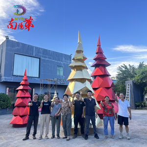 <span class=keywords><strong>Albero</strong></span> di Natale Gigante Personalizzato in Acrilico Rosso a Specchio per Esterni, Decorazione Natalizia per Centri Commerciali, Hotel e Forniture per Festività - Product Image 6