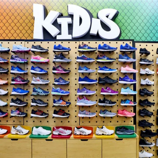 Modern çocuk mağazası iç 3d düzeni planı ayakkabı mağazası dekorasyon özelleştirilmiş yüksek son çocuklar için ayakkabı rafı
