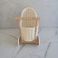 Poussette de poupée en rotin de dernière conception Chariot de poupée en osier se déplaçant facilement pour le jouet d'enfants