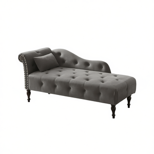 Chaise Longue Aijia 60.6 Pollici in Velluto Grigio con Bottoni Trapuntati, Finitura con Borchie, Gambe in Legno Massello, Design con Bracciolo Sinistro - Product Image 1