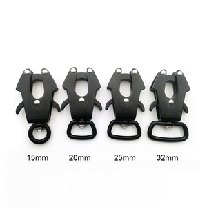 Clip a forma di fibbia a forma di rana per animali domestici con gancio a scatto per moschettone di sicurezza - Product Image 1