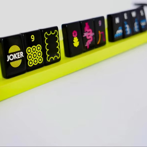 Tuiles de Mahjong Américaines de Luxe Modernes Format Mini, Portables et Faciles à Reconnaître pour les Divertissements Nomades et les Soirées Jeux - Product Image 1