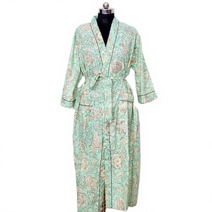 Kimono de nuit mi-long respirant et lavable en coton tricoté moderne à imprimé floral numérique, col en V, manches 3/4, ceinture à nouer, poches - Product Image 1