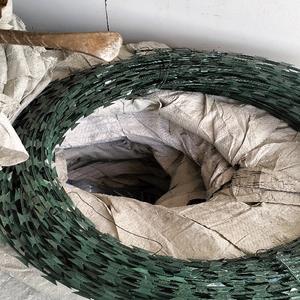 <span class=keywords><strong>Alambre</strong></span> de Púas Galvanizado BTO-30 Resistente al Agua y Fácil de Instalar, <span class=keywords><strong>Alambre</strong></span> de <span class=keywords><strong>Concertina</strong></span> Anti-Escalada de 500 mm de Diámetro para Cercas - Product Image 3