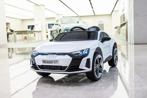 Nouvelle arrivée Voiture électrique Audi RS E-<span class=keywords><strong>tron</strong></span> GT sous licence pour enfant Musique Lumière Batterie Alimentée Jouet voiture à pédales pour enfants - Product Image 3