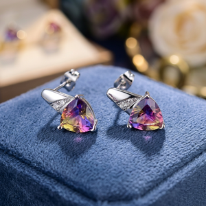 Boucles d'oreilles clous en argent sterling 925 plaqué rhodium avec pierre colorée améthyste taillée en triangle, pour fiançailles, mariage, anniversaire - Product Image 4