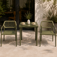 Fauteuil d'extérieur en corde tressée vert olive avec dossier tressé et structure en aluminium pour patio et jardin