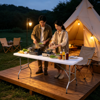 Table pliante en plastique peu encombrante pour la restauration en plein air et la location d'événements