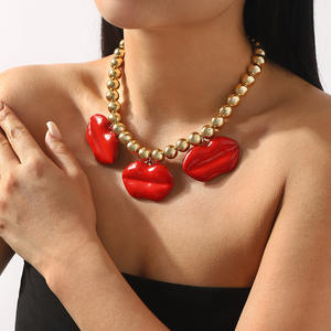 Kaimei 2025, diseño de joyería de moda, collar con colgante de lápiz labial rojo, novedad de <span class=keywords><strong>verano</strong></span>, collar con cuentas exageradas, <span class=keywords><strong>collares</strong></span> de labios esmaltados - Product Image 4