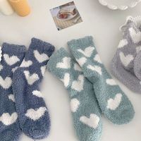 Nouvelles chaussettes de nuit épaisses en molleton corail en forme de cœur pour femme, collection automne-hiver 2026, pour la maison