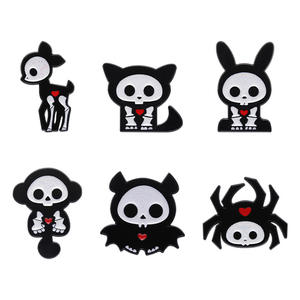 Goth Punk hewan Enamel Pin hitam putih lucu Iblis bros kerah lencana ransel aksesoris logam kerajinan Pin untuk pakaian - Product Image 5