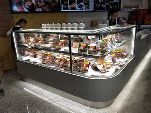 Vitrine réfrigérée pour gâteaux en forme de L, prix de gros bon marché - Product Image 5