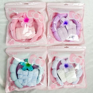 Set de cuatro piezas de diadema de nube dulce hecha a mano estilo coreano, pinza para el pelo para lavarse la cara, banda para la muñeca y flores, en bolsa autosellable - Product Image 1