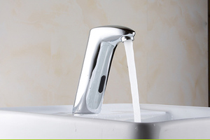 Vòi Cảm Biến Hiện Đại Và Đẹp Mắt Với Công Nghệ Hồng Ngoại Để Điều Khiển Nước Rảnh Tay - Product Image 2