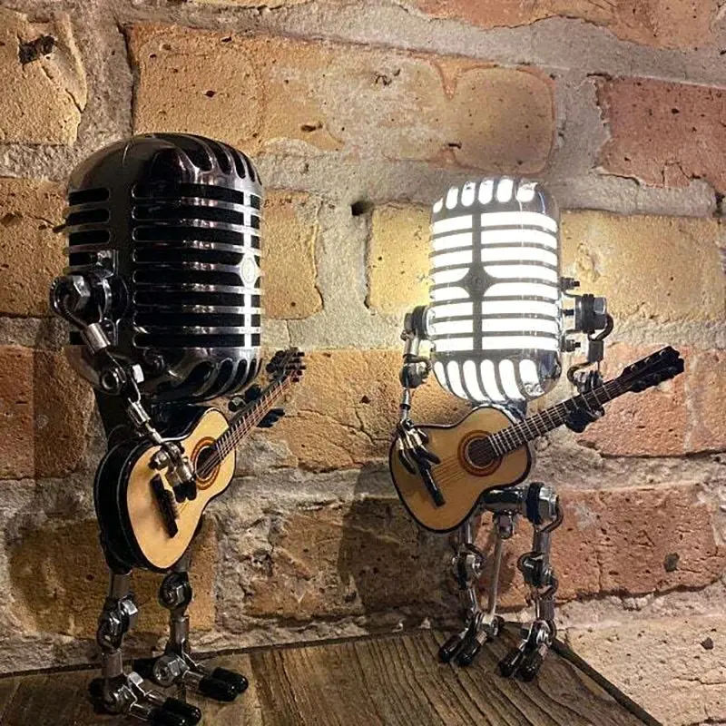 Modello Vintage che suona la decorazione della chitarra lampada da tavolo in ferro battuto retrò con microfono lampada da scrivania Robot decorazione