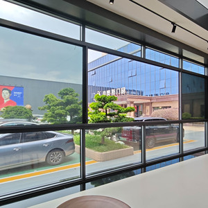 Ventanas Corredizas de Aluminio a Prueba de Huracanes, Horizontales, con Vidrio Templado y Rotura de Puente Térmico para Balcón, Personalizadas por Deioux - Product Image 3
