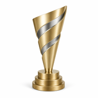 Trophée en verre et cristal avec design encadré de feuilles argentées sur base étagée, récompense sportive gravée sur mesure
